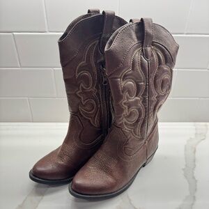Girls Cat & Jack brand brown cowgirl boots size 1 youth.